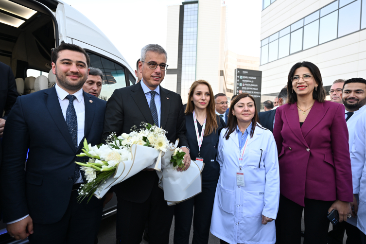 Bakan Memişoğlu, Gaziantep Şehir Hastanesini ziyaret etti